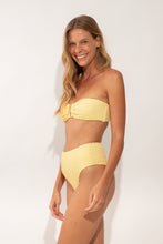 Załaduj obraz do przeglądarki galerii, Image 04: Rio De Sol Figi Bikini Bottom Drift-Butterglow Hotpants
