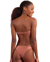 Załaduj obraz do przeglądarki galerii, Image 07: Rio De Sol Zestaw Bikini Set Shimmer-Copper Bandeau-Joy Essential
