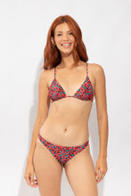 Załaduj obraz do przeglądarki galerii, Model Front: Rio De Sol Figi Bikini Bottom Coral-Feline Leblon
