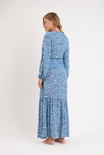 Załaduj obraz do przeglądarki galerii, Model Back: Rio De Sol Sukienka Plażowa Chuva Long Dress Verona

