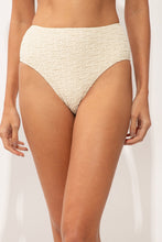 Załaduj obraz do przeglądarki galerii, Gallery: Rio De Sol Figi Bikini Bottom Brisa-Offwhite Hotpants
