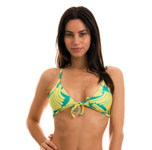 Załaduj obraz do przeglądarki galerii, Model Front: Rio De Sol Top Bikini Top Banana Yellow Micro
