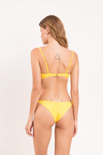 Załaduj obraz do przeglądarki galerii, Model Back: Rio De Sol Top Bikini Top Amarelo Bandeau-Crispy
