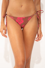Załaduj obraz do przeglądarki galerii, Gallery: Wednesday In Hawaii By Rio De Sol Figi Bikini Bottom Pua-Coco-Guava Kaleia-Comfy
