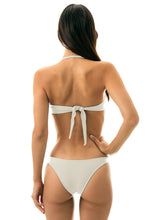 Załaduj obraz do przeglądarki galerii, Model Back: Rio De Sol Figi Bikini Bottom Perola Bandeau
