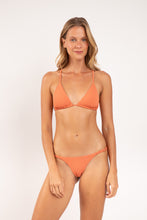 Załaduj obraz do przeglądarki galerii, Model Front: Rio De Sol Figi Bikini Bottom Sand-Argila Cheeky-Aya
