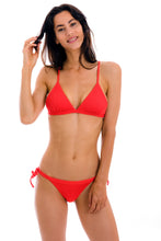 Załaduj obraz do przeglądarki galerii, Model Front: Rio De Sol Top Bikini Top Cotele-Tomate Tri-Fixo
