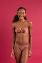Załaduj obraz do przeglądarki galerii, Image 11: Rio De Sol Figi Bikini Bottom Shimmer-Copper Essential
