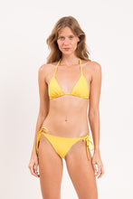 Załaduj obraz do przeglądarki galerii, Model Front: Rio De Sol Figi Bikini Bottom Amarelo Ibiza-Comfy
