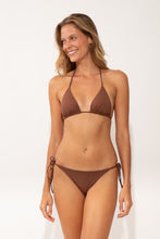 Załaduj obraz do przeglądarki galerii, Model Front: Wednesday In Hawaii By Rio De Sol Zestaw Bikini Set Coco Kauai Kaleia

