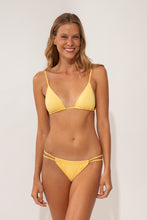 Załaduj obraz do przeglądarki galerii, Model Front: Wednesday In Hawaii By Rio De Sol Top Bikini Top Lilikoi Ana
