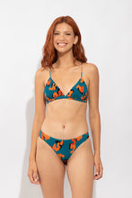 Załaduj obraz do przeglądarki galerii, Model Front: Rio De Sol Figi Bikini Bottom Luma Essential-Comfy
