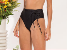 Załaduj obraz do przeglądarki galerii, Image 12: Rio De Sol Figi Bikini Bottom Shimmer-Black Belted-High-Waist
