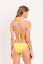 Załaduj obraz do przeglądarki galerii, Model Back: Rio De Sol Figi Bikini Bottom Amarelo Mel
