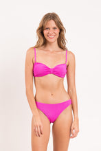 Załaduj obraz do przeglądarki galerii, Model Front: Rio De Sol Figi Bikini Bottom Malibu-Rosa Essential-Comfy

