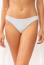 Załaduj obraz do przeglądarki galerii, Gallery: Rio De Sol Figi Bikini Bottom Linea-White Essential-Comfy
