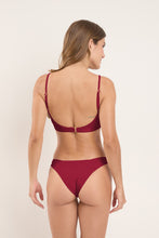 Załaduj obraz do przeglądarki galerii, Model Back: Rio De Sol Figi Bikini Bottom Touch-Carmim Essential
