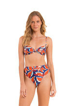 Załaduj obraz do przeglądarki galerii, Model Front: Rio De Sol Figi Bikini Bottom Leaves Hotpants
