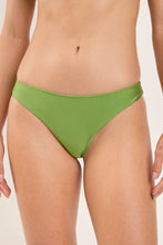 Załaduj obraz do przeglądarki galerii, Gallery: Rio De Sol Figi Bikini Bottom Shimmer-Botanica Essential-Comfy
