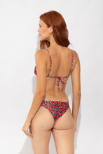 Załaduj obraz do przeglądarki galerii, Model Back: Rio De Sol Figi Bikini Bottom Coral-Feline Leblon
