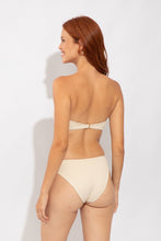 Załaduj obraz do przeglądarki galerii, Model Back: Rio De Sol Figi Bikini Bottom Solar-Off Essential-Comfy
