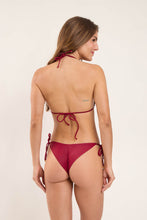 Załaduj obraz do przeglądarki galerii, Model Back: Rio De Sol Figi Bikini Bottom Touch-Carmim Cheeky-Tie
