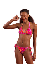 Załaduj obraz do przeglądarki galerii, Model Front: Rio De Sol Figi Bikini Bottom Flavors Cheeky-Tie
