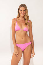 Załaduj obraz do przeglądarki galerii, Model Front: Rio De Sol Figi Bikini Bottom Crespinho-Rosa Essential-Comfy
