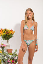 Załaduj obraz do przeglądarki galerii, Model Front: Rio De Sol Top Bikini Top Tiny-Garden Frufru

