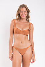 Załaduj obraz do przeglądarki galerii, Model Front: Rio De Sol Top Bikini Top Nocciola Amelia
