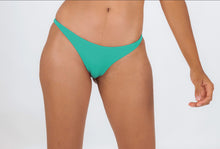 Załaduj obraz do przeglądarki galerii, Model Front: Rio De Sol Figi Bikini Bottom Opal Leblon-Fio
