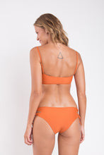 Załaduj obraz do przeglądarki galerii, Model Back: Rio De Sol Top Bikini Top Ocre Bandeau-Reto
