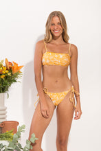 Załaduj obraz do przeglądarki galerii, Model Front: Rio De Sol Zestaw Bikini Set Sunny-Forest Bandeau-Reto Ibiza-Comfy
