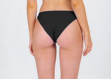 Załaduj obraz do przeglądarki galerii, Model Back: Rio De Sol Figi Bikini Bottom Nero Essential-Comfy
