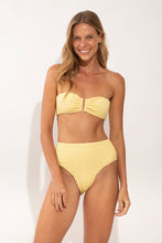 Załaduj obraz do przeglądarki galerii, Model Front: Rio De Sol Figi Bikini Bottom Drift-Butterglow Hotpants
