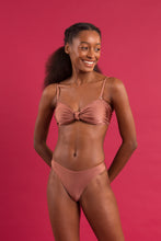 Załaduj obraz do przeglądarki galerii, Image 08: Rio De Sol Zestaw Bikini Set Shimmer-Copper Bandeau-Joy Nice-Fio

