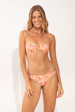 Załaduj obraz do przeglądarki galerii, Model Front: Rio De Sol Top Bikini Top Ditsy-Butter Juliette
