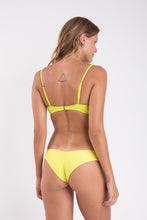Załaduj obraz do przeglądarki galerii, Model Back: Rio De Sol Top Bikini Top Citrico Bandeau-Crispy
