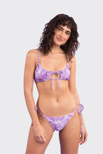 Załaduj obraz do przeglądarki galerii, Model Front: Rio De Sol Figi Bikini Bottom Trail-Purple Ibiza-Comfy
