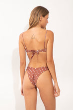 Załaduj obraz do przeglądarki galerii, Model Back: Wednesday In Hawaii By Rio De Sol Top Bikini Top Kiko-Coco Shell

