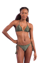 Załaduj obraz do przeglądarki galerii, Model Front: Rio De Sol Figi Bikini Bottom Croco Frufru-Fio
