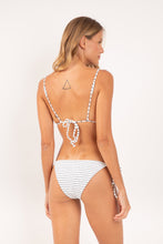 Załaduj obraz do przeglądarki galerii, Model Back: Rio De Sol Figi Bikini Bottom Linea-White Ibiza-Comfy
