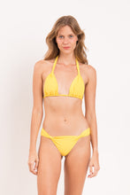 Załaduj obraz do przeglądarki galerii, Model Front: Rio De Sol Top Bikini Top Amarelo Mel
