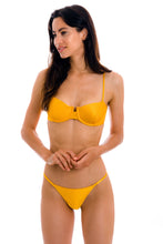 Załaduj obraz do przeglądarki galerii, Model Front: Rio De Sol Top Bikini Top Eden-Pequi Balconet
