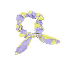 Załaduj obraz do przeglądarki galerii, Glow Scrunchie
