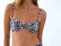 Załaduj i odtwarzaj film w przeglądarce Gallery, Video: Rio De Sol Top Bikini Top Ikat Twist
