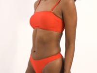 Załaduj i odtwarzaj film w przeglądarce Gallery, Video: Rio De Sol Zestaw Bikini Set Rouge Bandeau-Reto Nice-Fio
