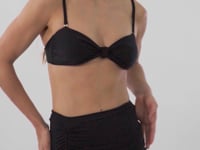 Załaduj i odtwarzaj film w przeglądarce Gallery, Video: Rio De Sol Spódnica Plażowa Black Mini Skirt Ruched
