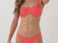 Załaduj i odtwarzaj film w przeglądarce Gallery, Video: Rio De Sol Zestaw Bikini Set Malibu-Folia Amelia Essential-Comfy
