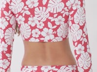 Załaduj i odtwarzaj film w przeglądarce Gallery, Video: Rio De Sol Top Bikini Top Pua-Hibiscus Reef
